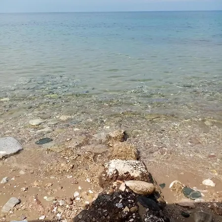 Amfialos *